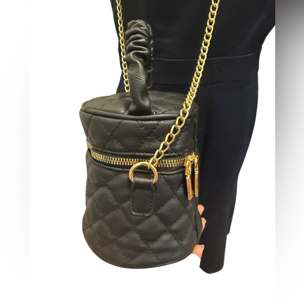 Acute cylinder bag good idea for teenager who loves bags can use as a Crossbody